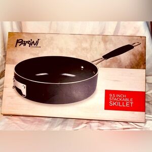 9.5” Stackable Skillet NIB 🌻